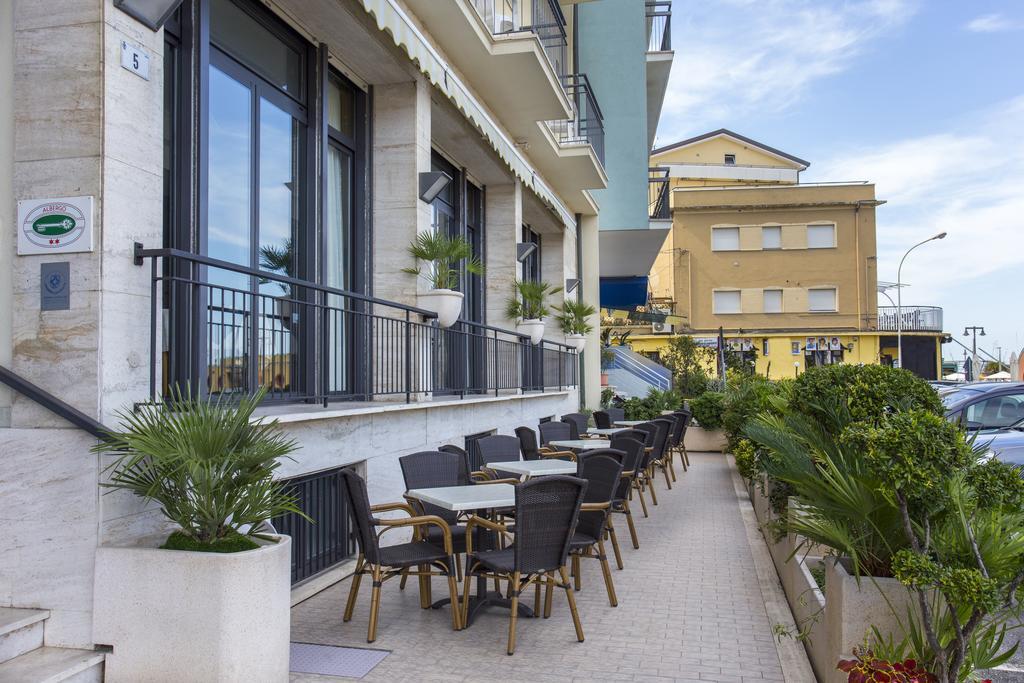 Hotel Lugano Cattolica Esterno foto