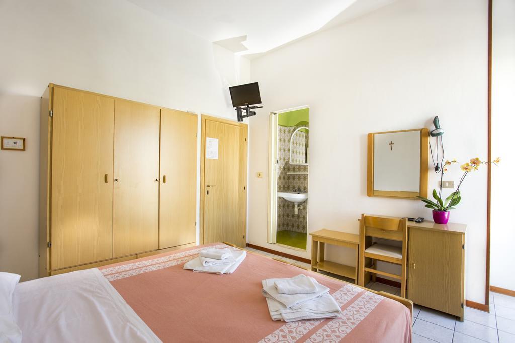 Hotel Lugano Cattolica Camera foto