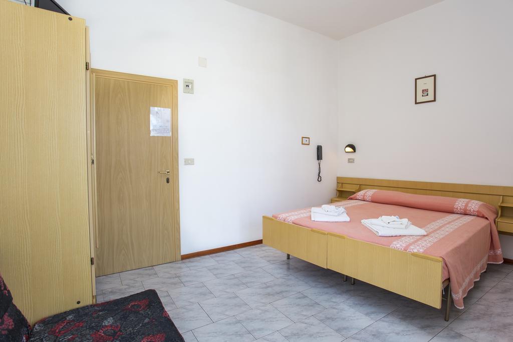 Hotel Lugano Cattolica Camera foto
