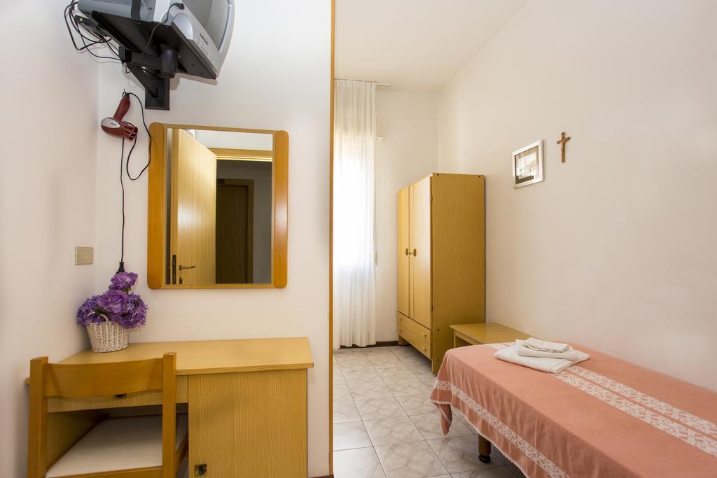 Hotel Lugano Cattolica Camera foto