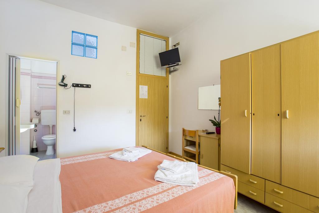 Hotel Lugano Cattolica Camera foto